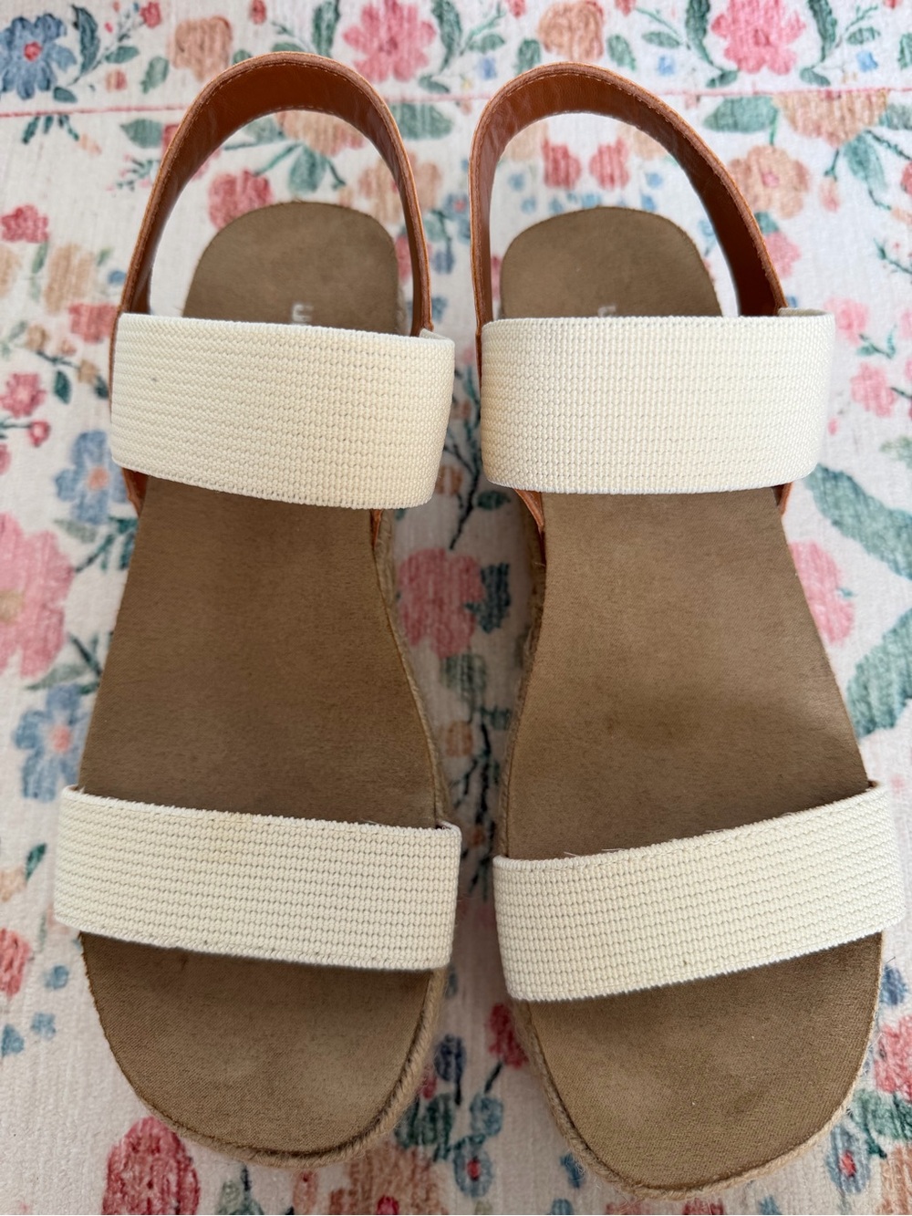 UNIONBAY Cream Elastic Strap Slingback Sandals with Tan Footbed